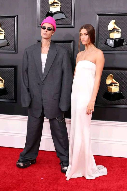 ENTERTAINMENT: Justin Bieber wins outfit and Grammys